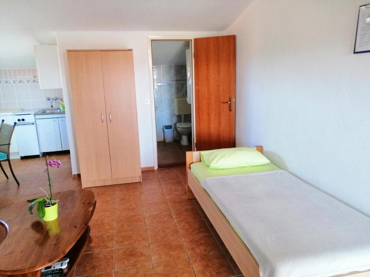 Apartments Brkovic Sukosan Exterior photo