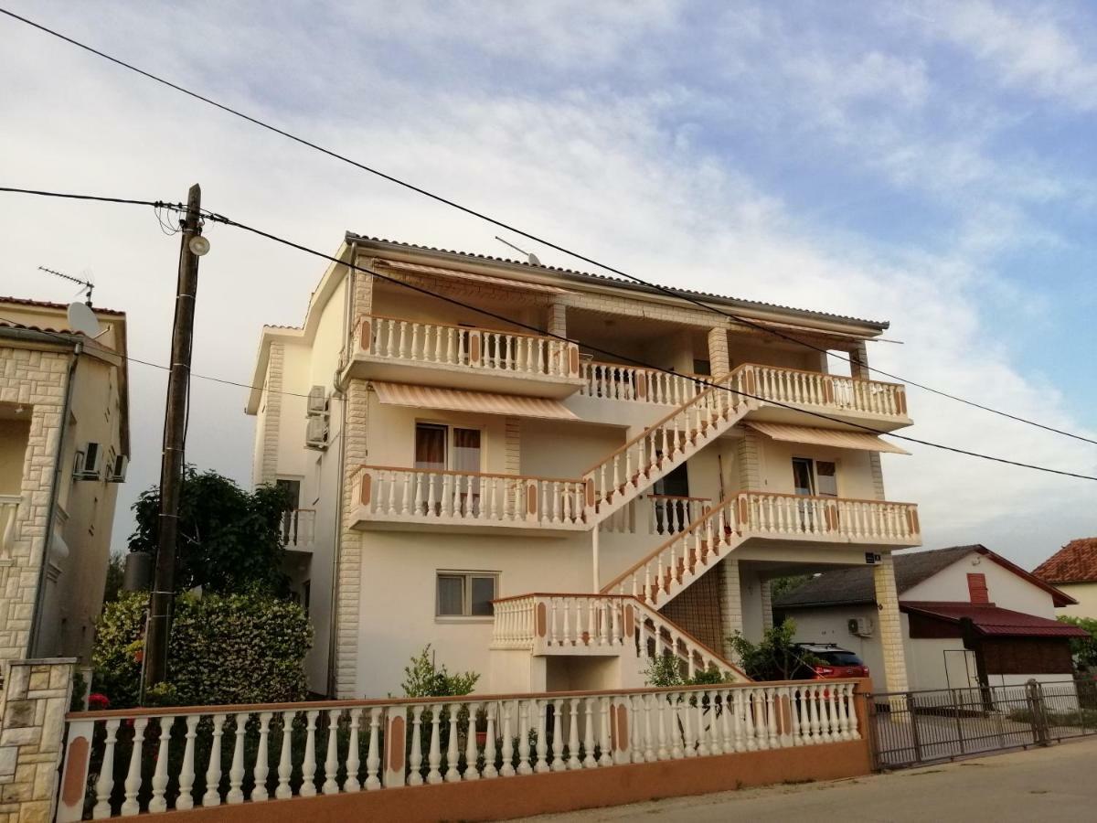 Apartments Brkovic Sukosan Exterior photo